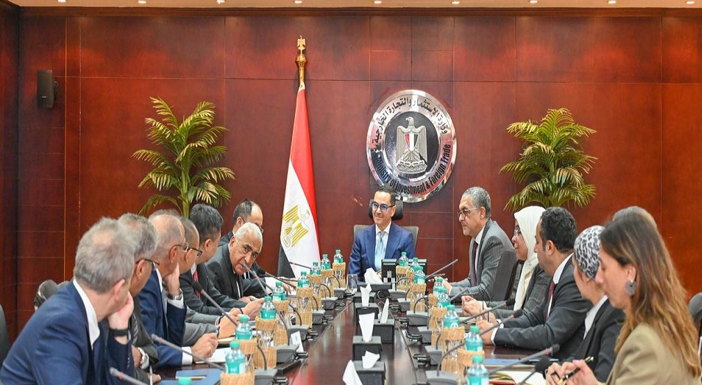 El-Khatib explores investment plans with Prometeon Tyre Egypt, CNRC China

